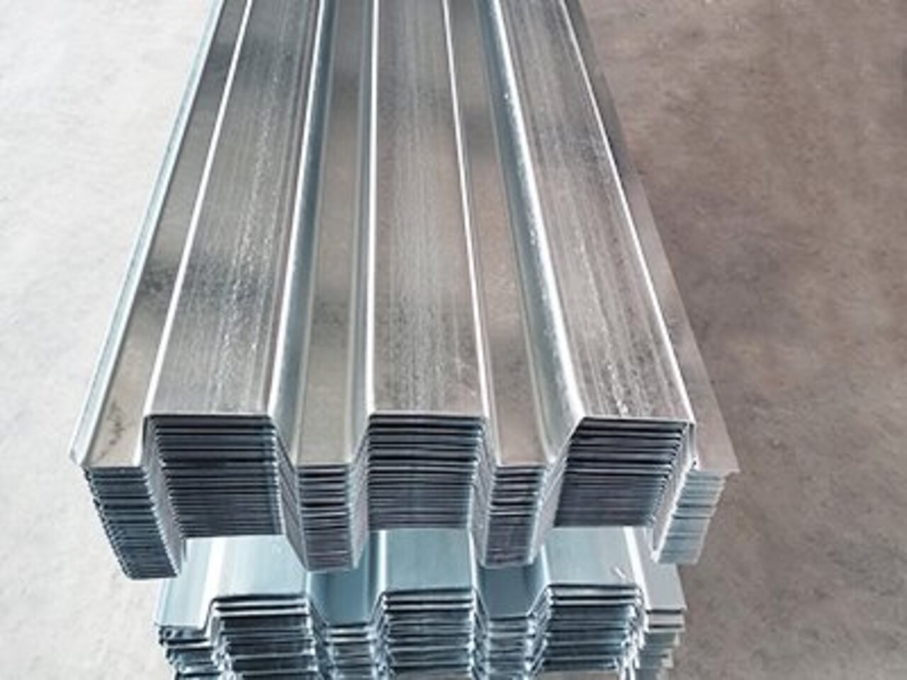 <b>YX75-200-600開口型樓承板</b>